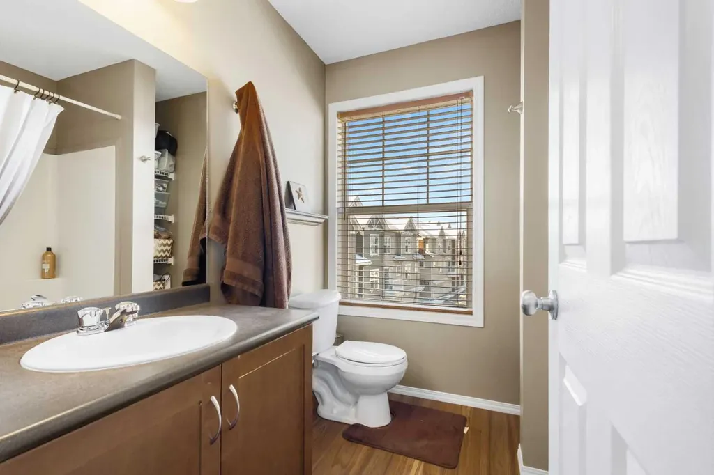 241 Elgin Gardens SE Calgary AB T2Z 4T6