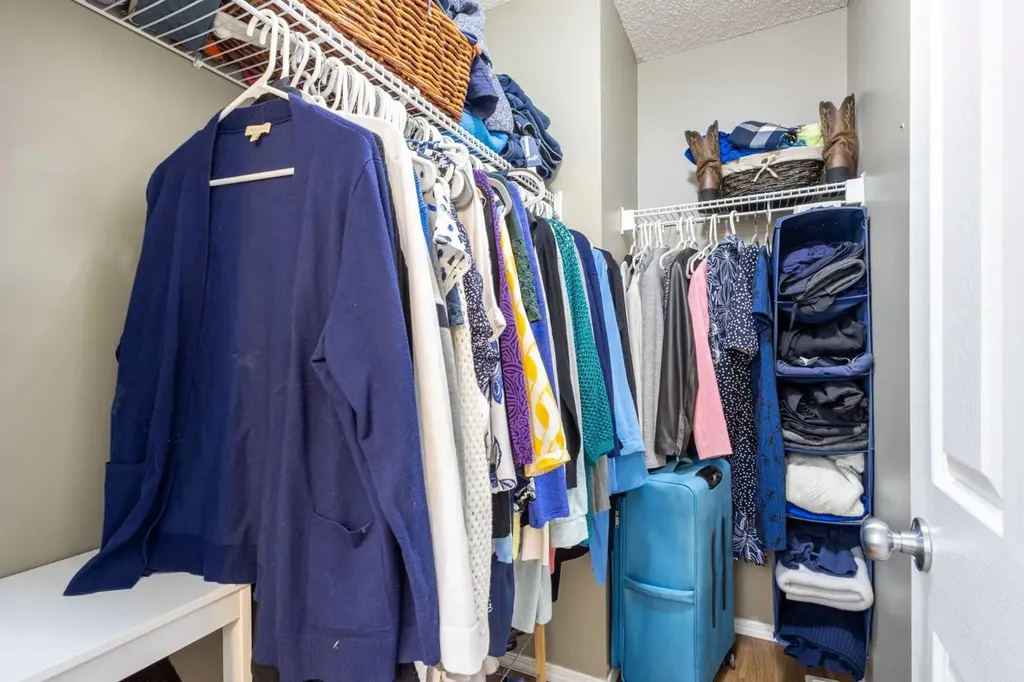 241 Elgin Gardens SE Calgary AB T2Z 4T6