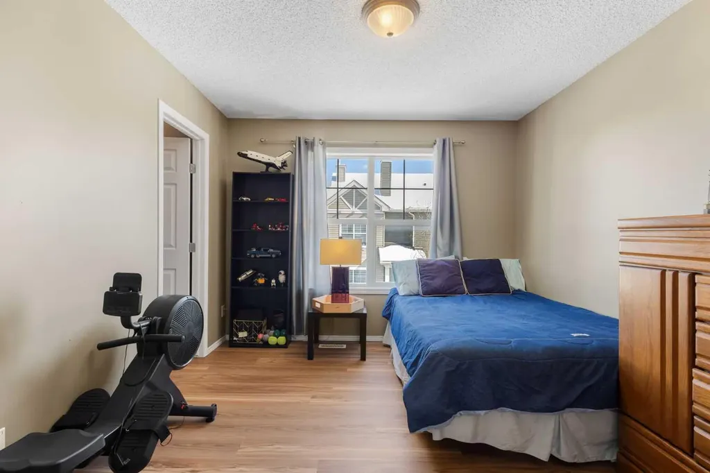 241 Elgin Gardens SE Calgary AB T2Z 4T6