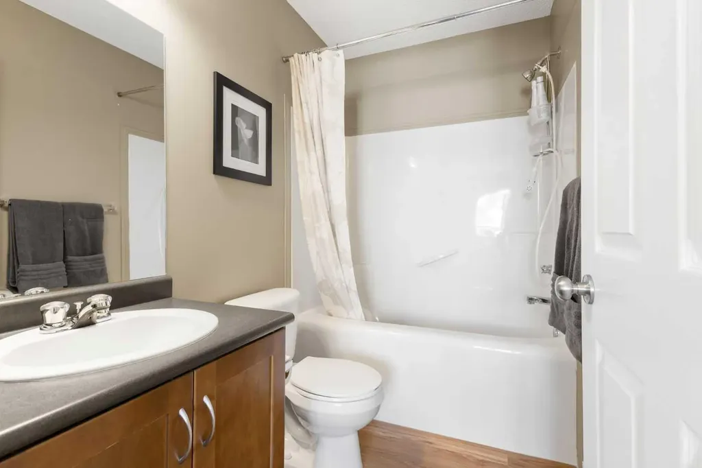 241 Elgin Gardens SE Calgary AB T2Z 4T6