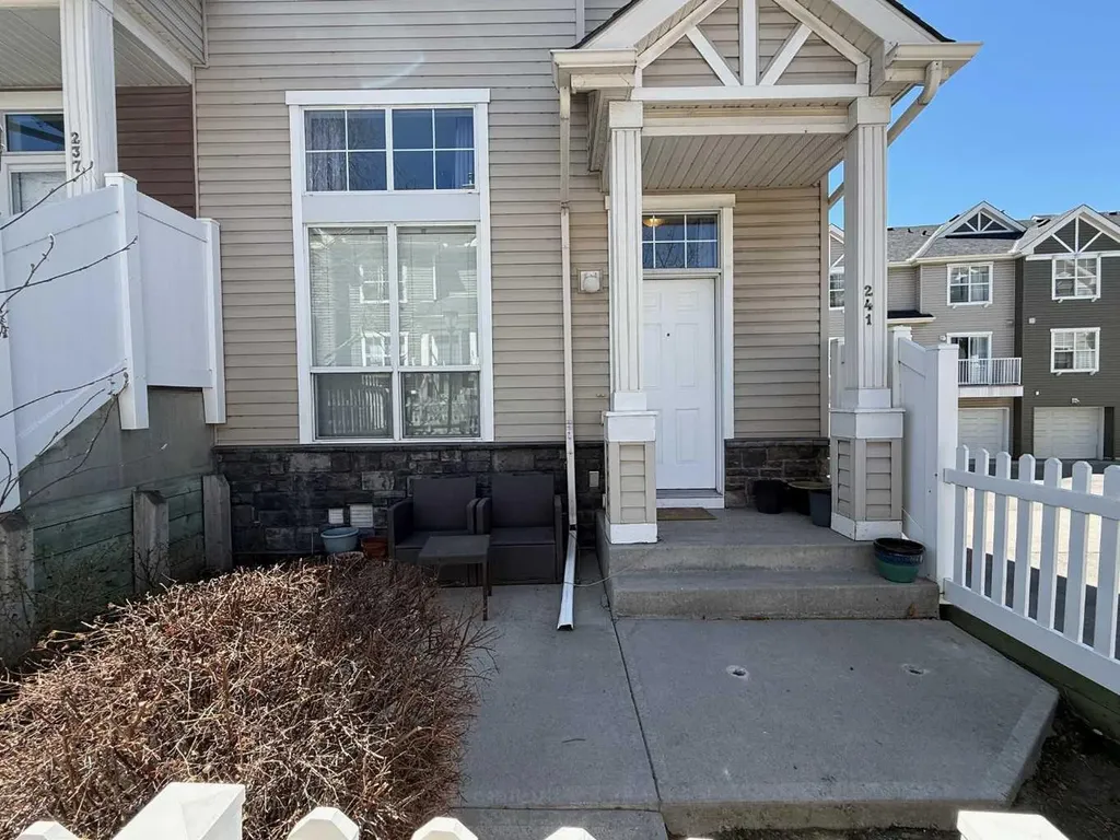 241 Elgin Gardens SE Calgary AB T2Z 4T6