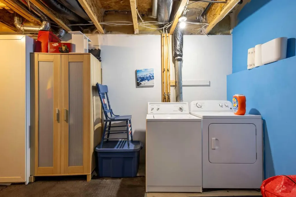 241 Elgin Gardens SE Calgary AB T2Z 4T6