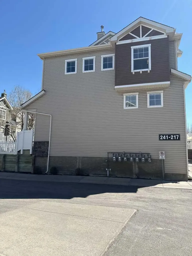 241 Elgin Gardens SE Calgary AB T2Z 4T6