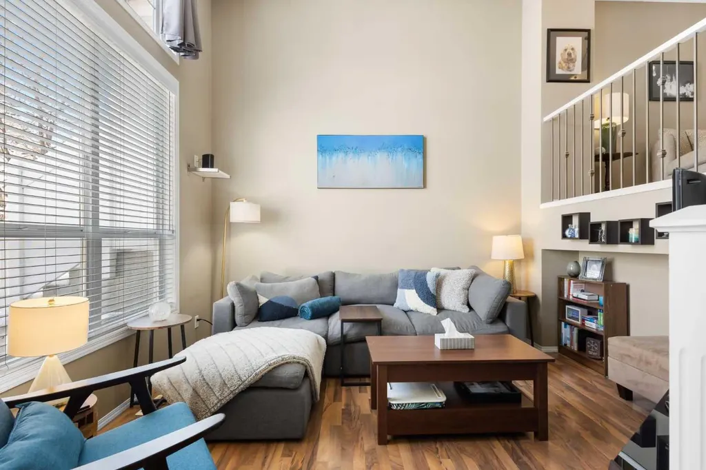241 Elgin Gardens SE Calgary AB T2Z 4T6