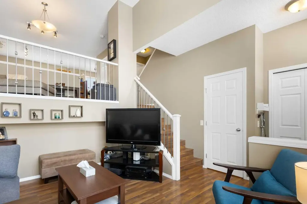 241 Elgin Gardens SE Calgary AB T2Z 4T6