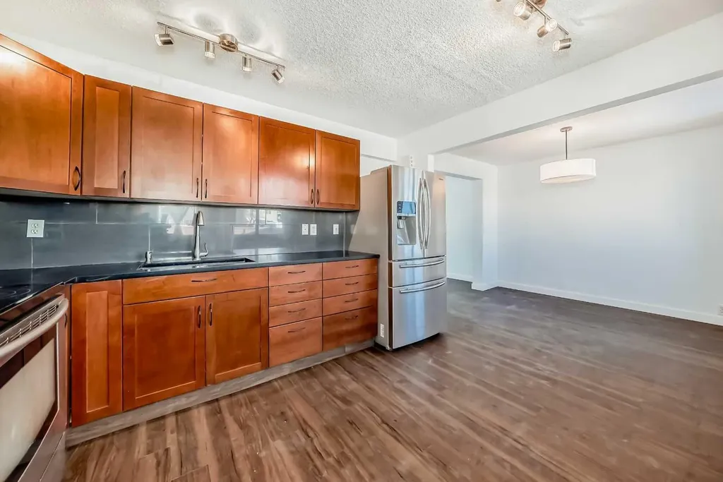 60 Erin Mount Crescent SE Calgary AB T2B 2S3
