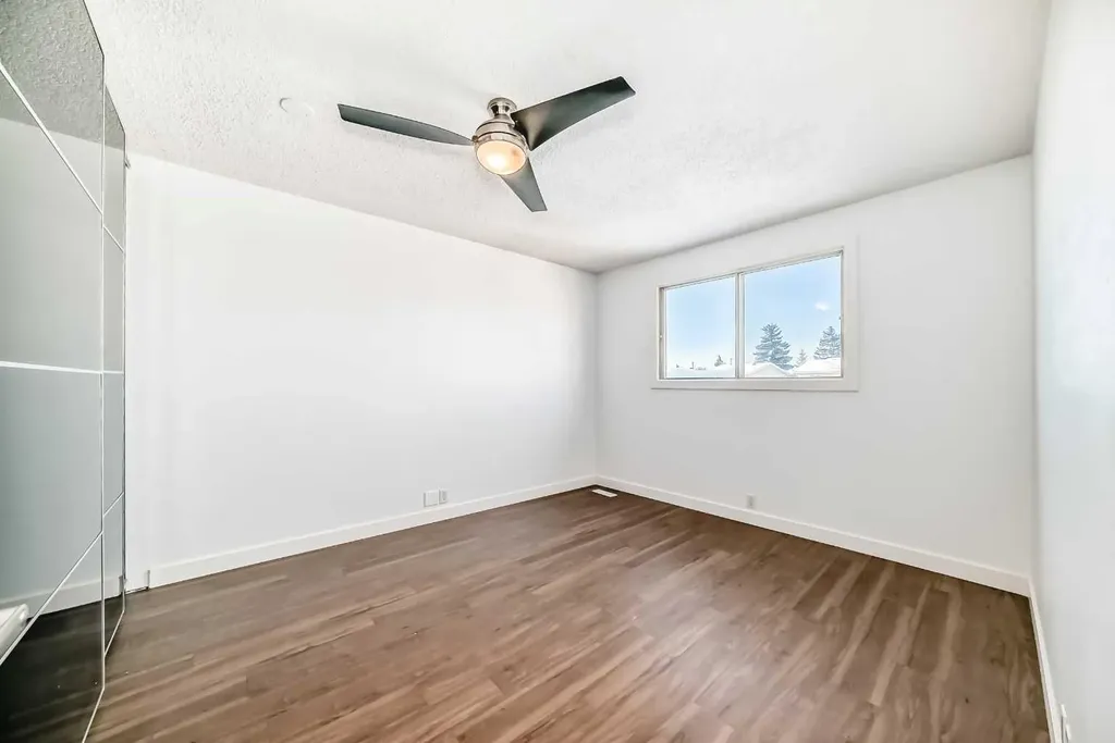 60 Erin Mount Crescent SE Calgary AB T2B 2S3