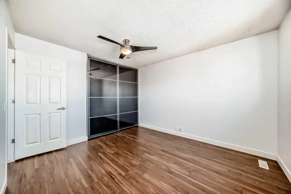 60 Erin Mount Crescent SE Calgary AB T2B 2S3