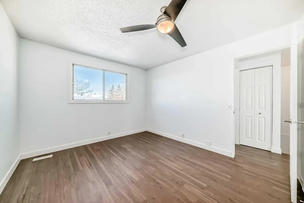 60 Erin Mount Crescent SE Calgary AB T2B 2S3