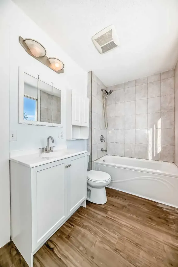60 Erin Mount Crescent SE Calgary AB T2B 2S3