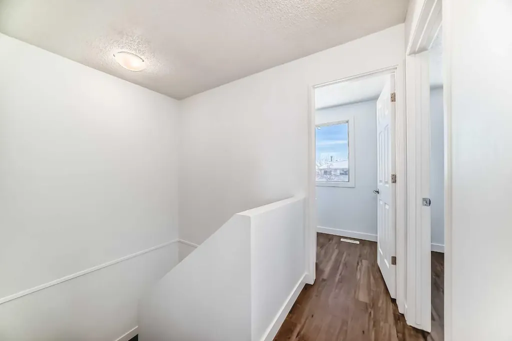 60 Erin Mount Crescent SE Calgary AB T2B 2S3