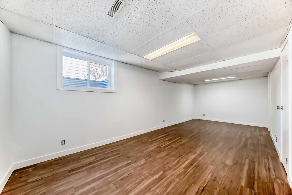 60 Erin Mount Crescent SE Calgary AB T2B 2S3