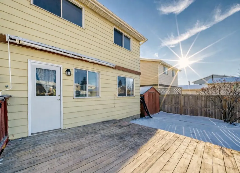 60 Erin Mount Crescent SE Calgary AB T2B 2S3