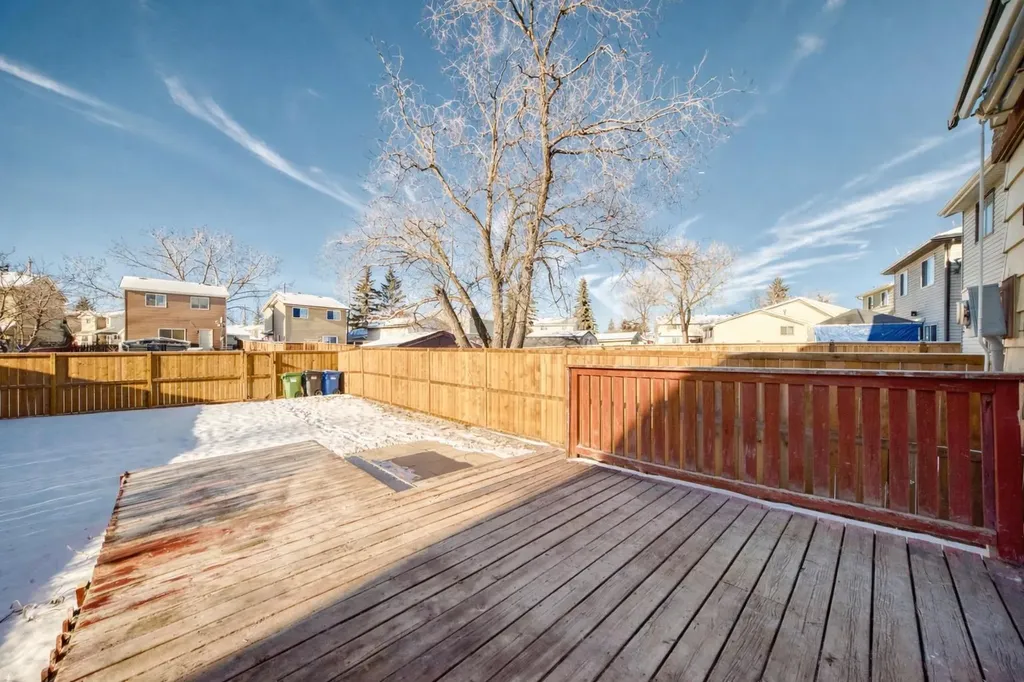 60 Erin Mount Crescent SE Calgary AB T2B 2S3