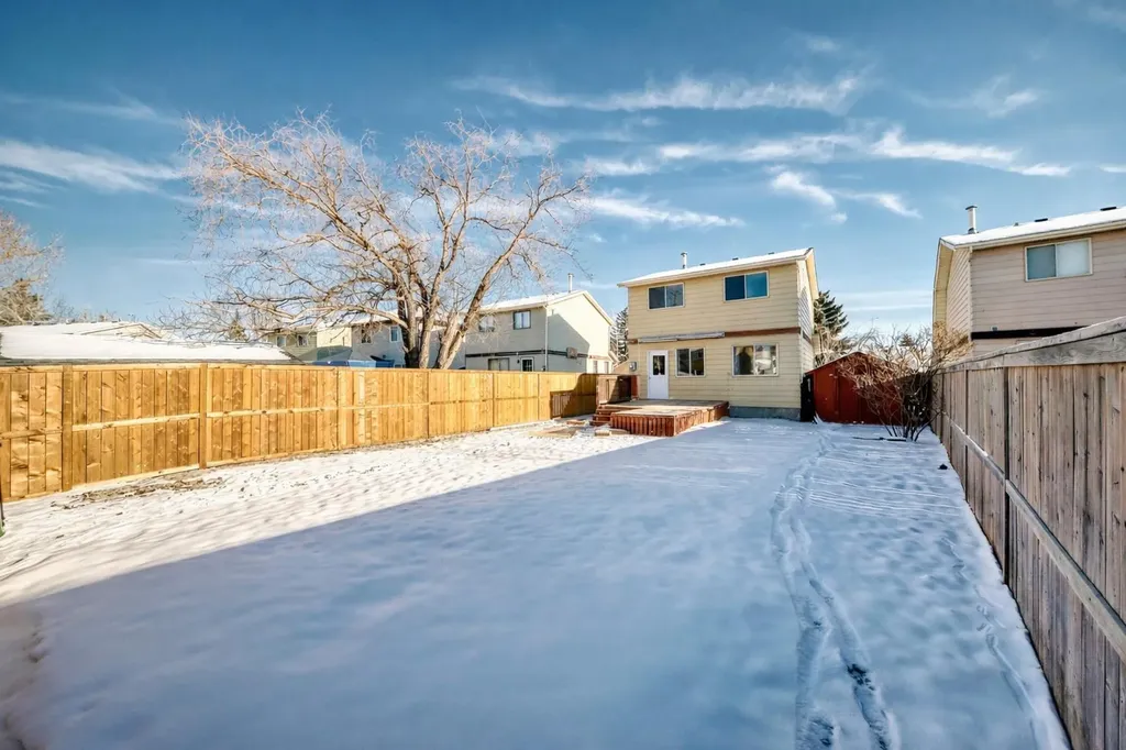 60 Erin Mount Crescent SE Calgary AB T2B 2S3