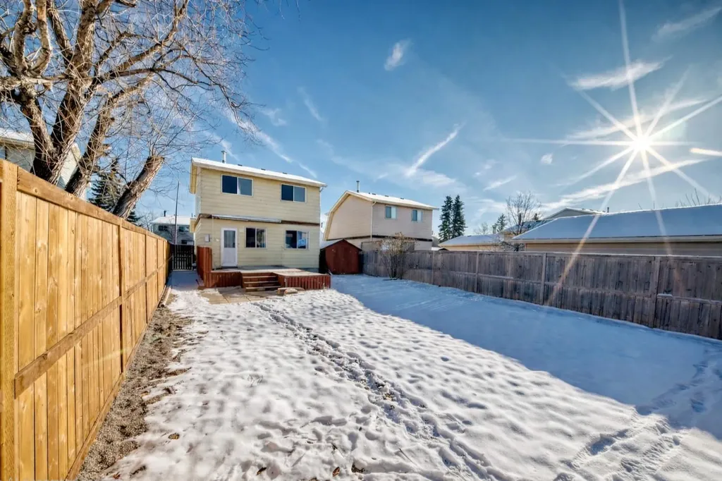 60 Erin Mount Crescent SE Calgary AB T2B 2S3