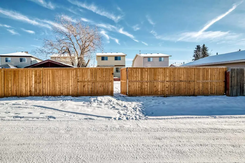 60 Erin Mount Crescent SE Calgary AB T2B 2S3
