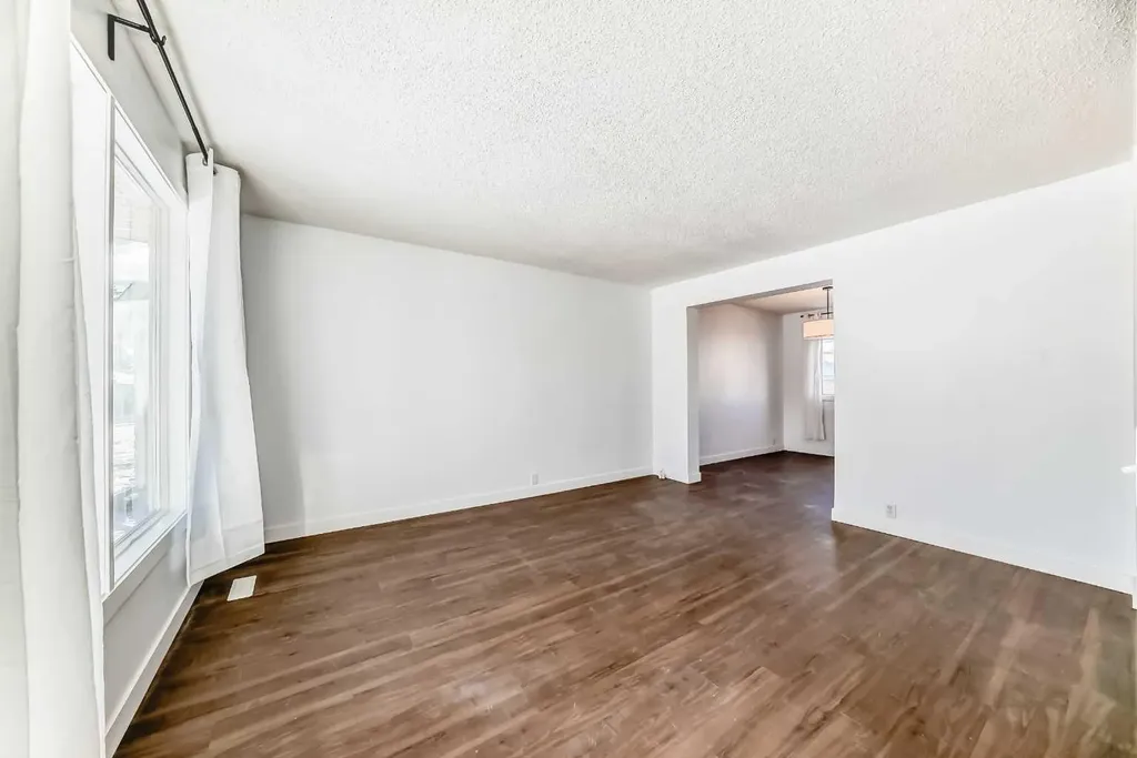 60 Erin Mount Crescent SE Calgary AB T2B 2S3