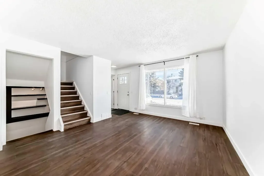 60 Erin Mount Crescent SE Calgary AB T2B 2S3