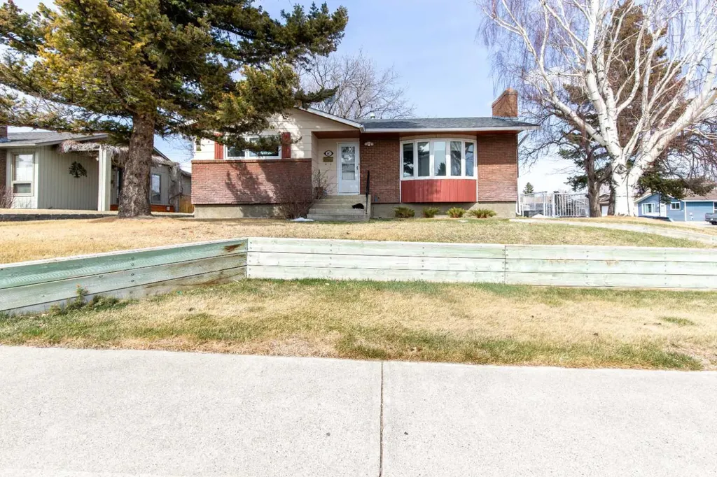 667 21 Street Fort Macleod AB T0L0Z0