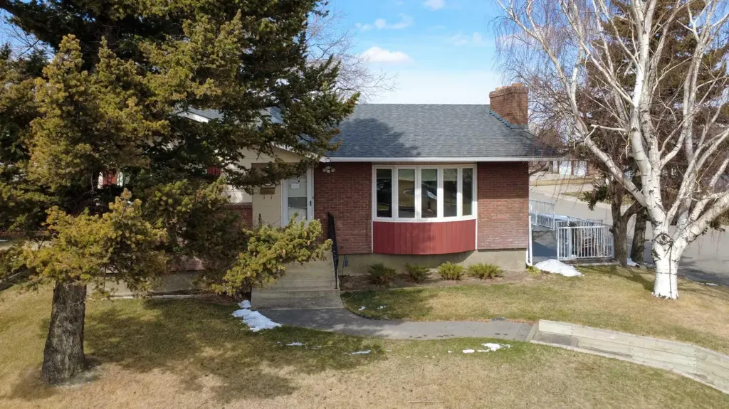 667 21 Street Fort Macleod AB T0L0Z0