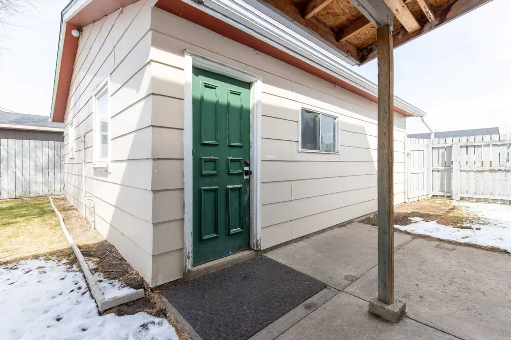 667 21 Street Fort Macleod AB T0L0Z0