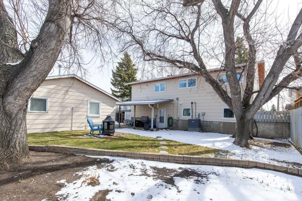 667 21 Street Fort Macleod AB T0L0Z0