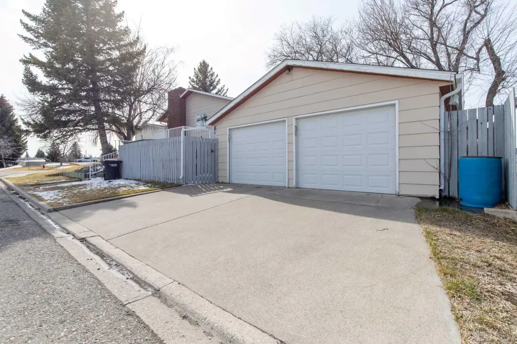 667 21 Street Fort Macleod AB T0L0Z0