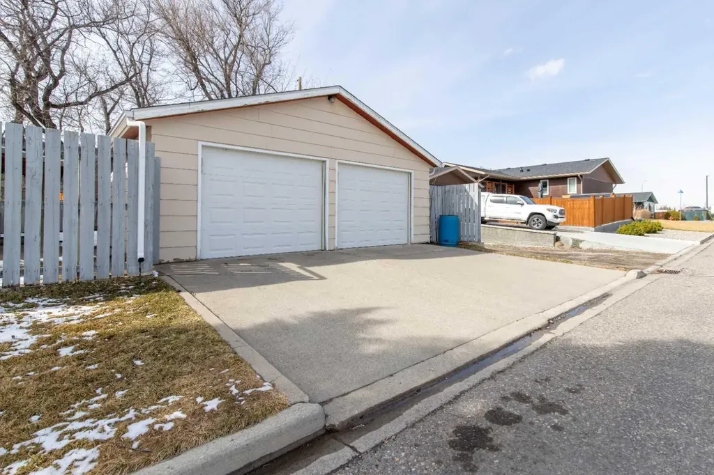 667 21 Street Fort Macleod AB T0L0Z0
