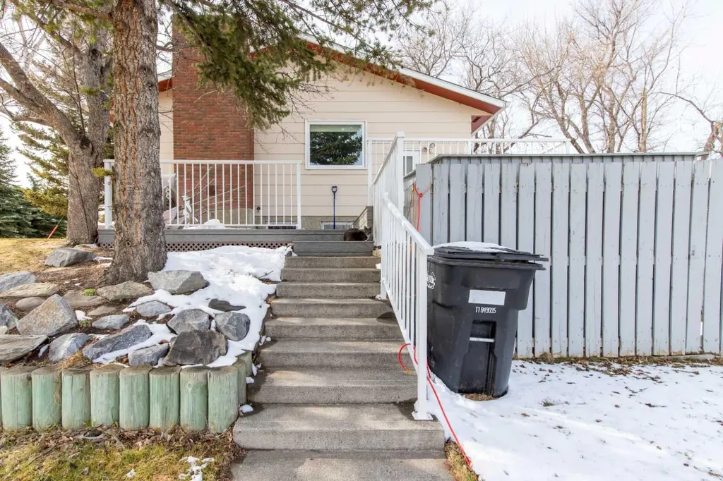 667 21 Street Fort Macleod AB T0L0Z0