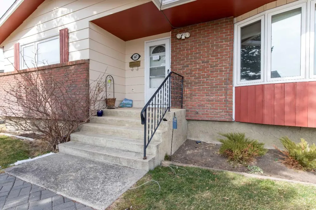 667 21 Street Fort Macleod AB T0L0Z0