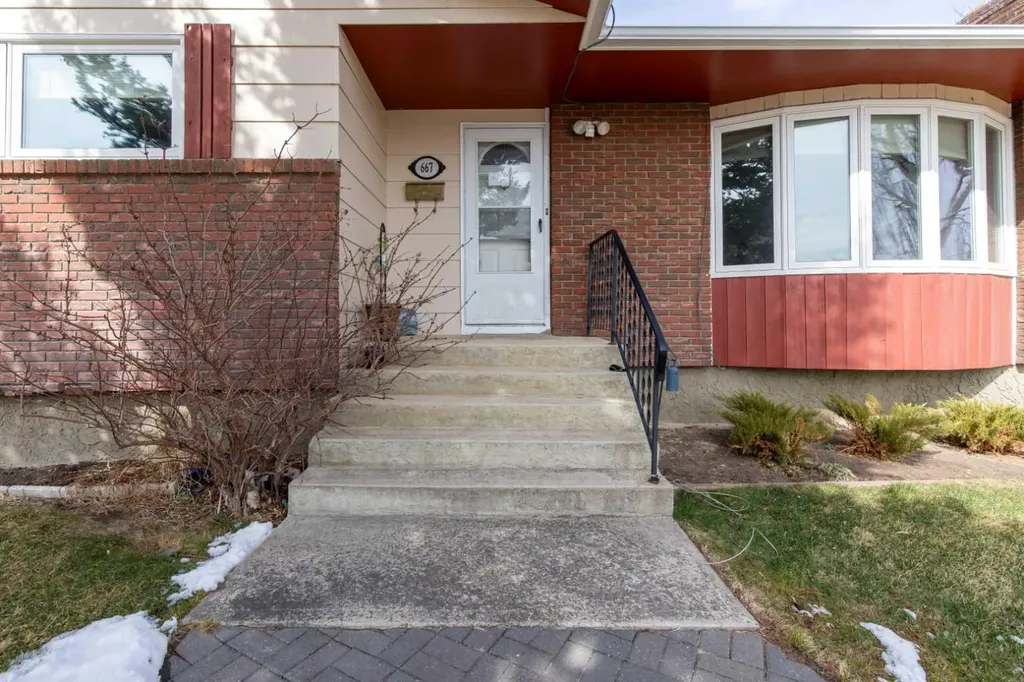 667 21 Street Fort Macleod AB T0L0Z0