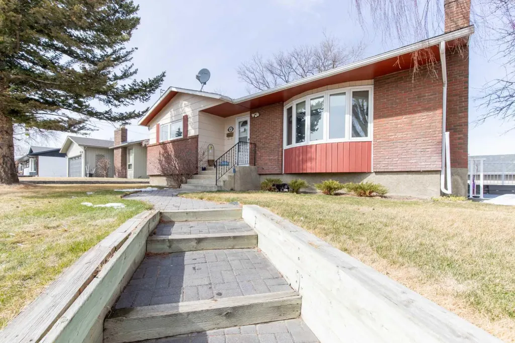 667 21 Street Fort Macleod AB T0L0Z0