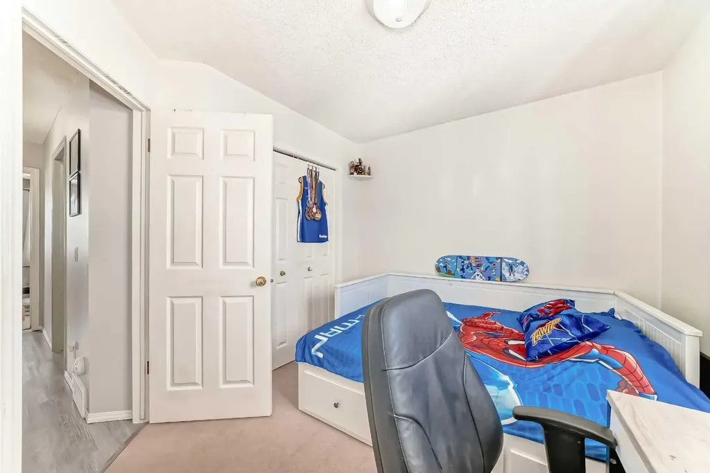 155 Erin Meadow Way SE Calgary AB T2B 3P7