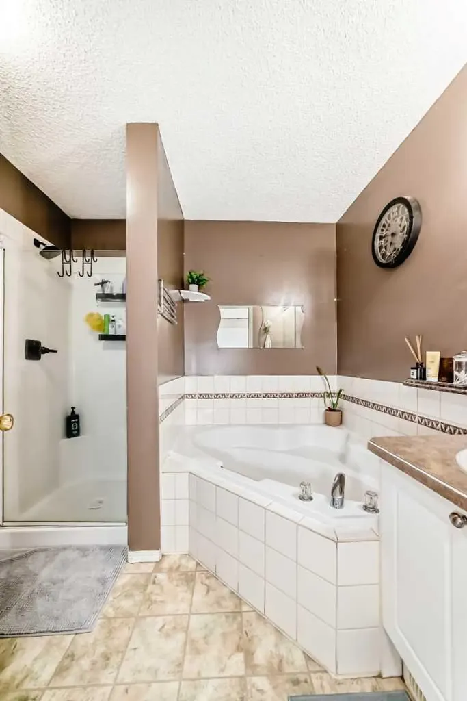 155 Erin Meadow Way SE Calgary AB T2B 3P7