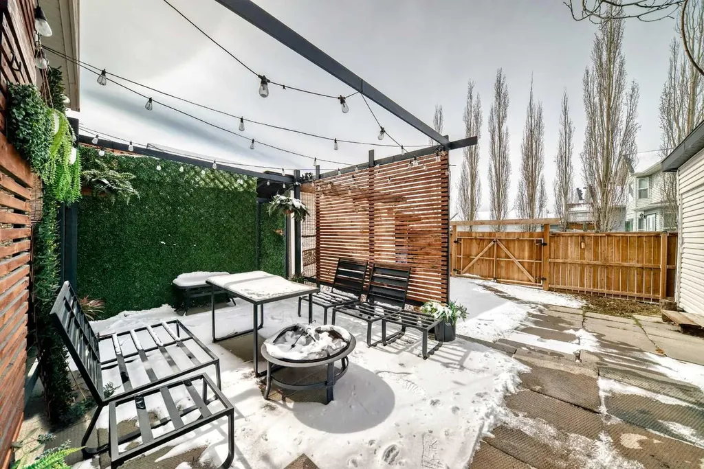 155 Erin Meadow Way SE Calgary AB T2B 3P7