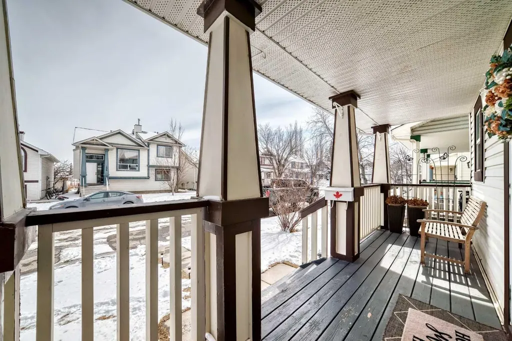 155 Erin Meadow Way SE Calgary AB T2B 3P7