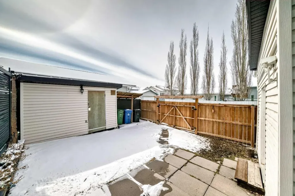 155 Erin Meadow Way SE Calgary AB T2B 3P7