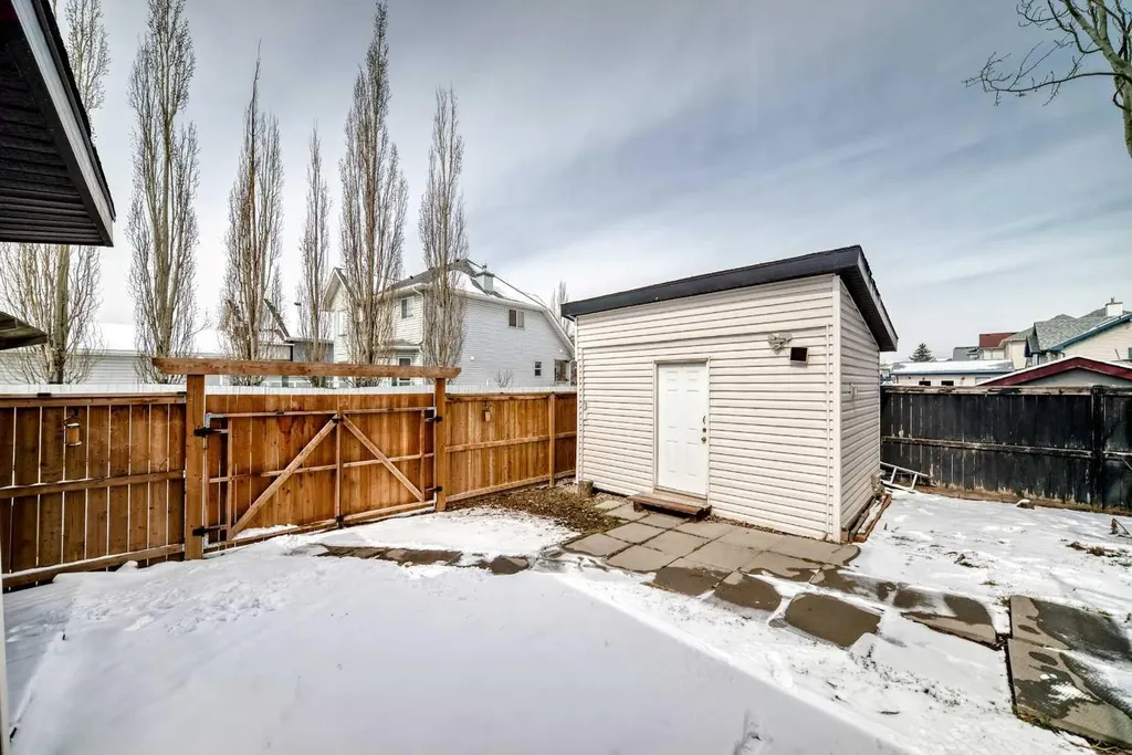 155 Erin Meadow Way SE Calgary AB T2B 3P7