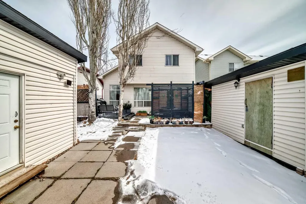 155 Erin Meadow Way SE Calgary AB T2B 3P7