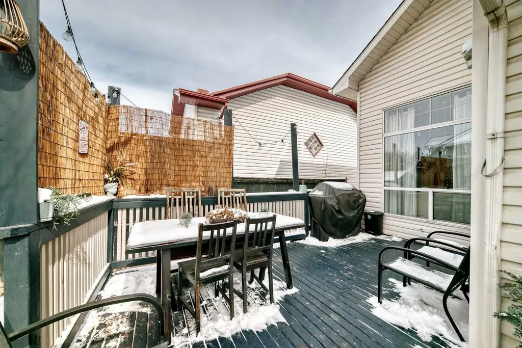 155 Erin Meadow Way SE Calgary AB T2B 3P7