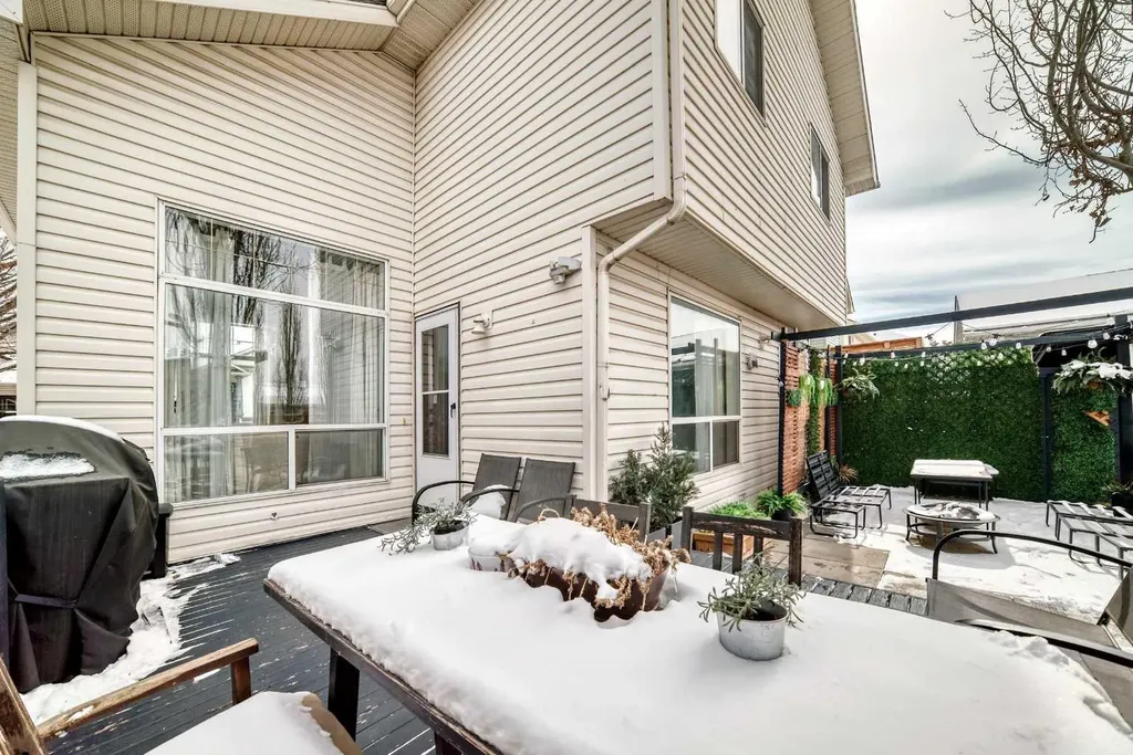 155 Erin Meadow Way SE Calgary AB T2B 3P7