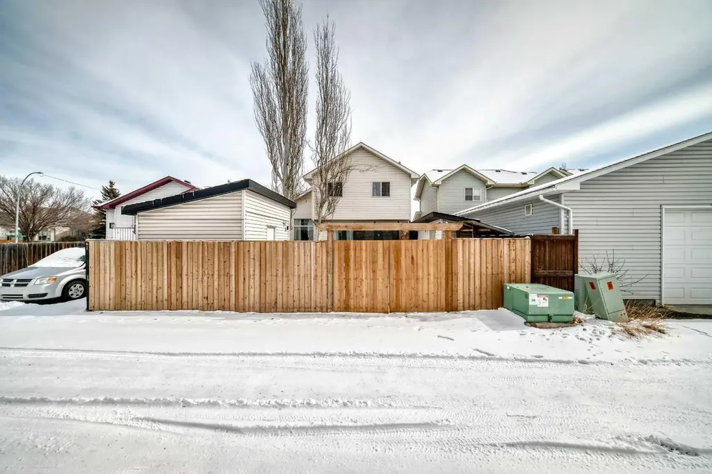 155 Erin Meadow Way SE Calgary AB T2B 3P7