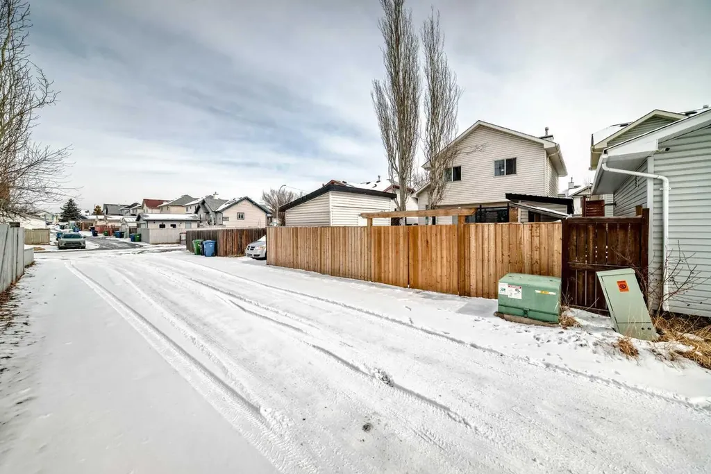 155 Erin Meadow Way SE Calgary AB T2B 3P7