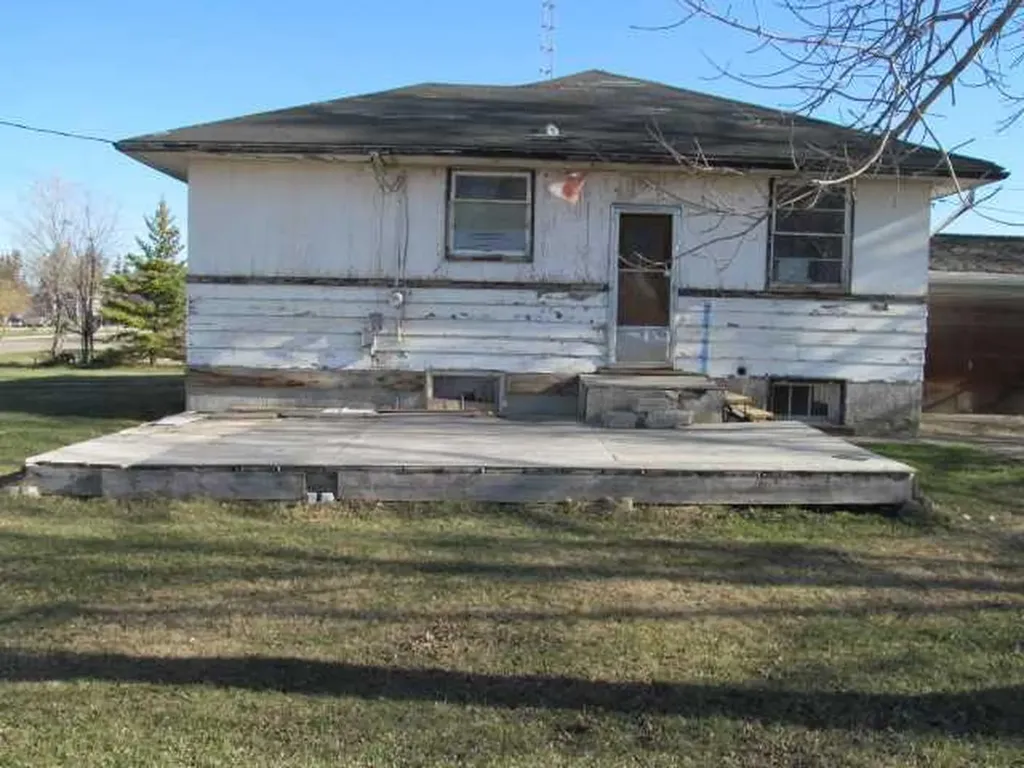602 5th Ave Avenue Beaverlodge AB T0H 0C0