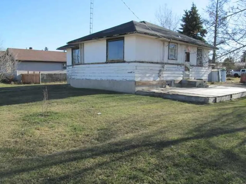 602 5th Ave Avenue Beaverlodge AB T0H 0C0