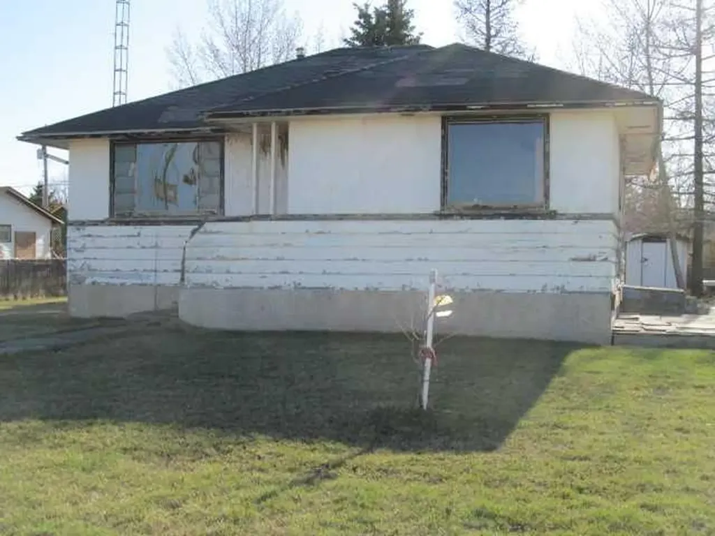 602 5th Ave Avenue Beaverlodge AB T0H 0C0