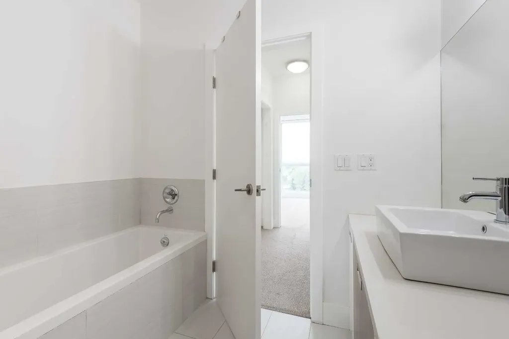 2505 17 Avenue SW Calgary AB T3E 7V3