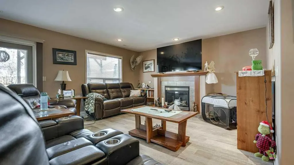 143 Ackerman Crescent Red Deer AB T4R 3B8