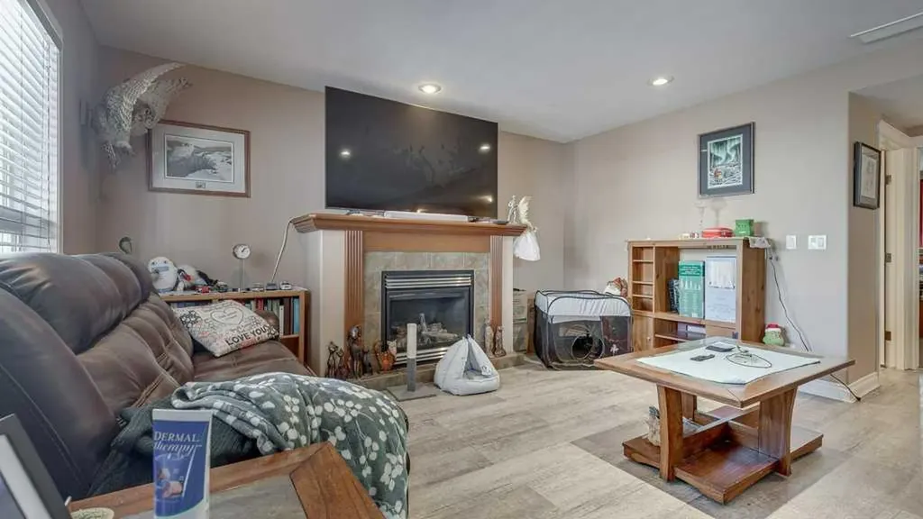 143 Ackerman Crescent Red Deer AB T4R 3B8